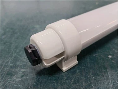 Tubo de luz para galinheiro