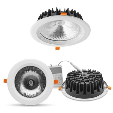 Downlights brancos no teto