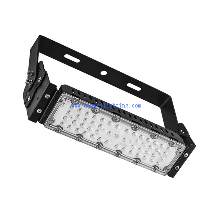 Court lights for outdoor venues (2)
